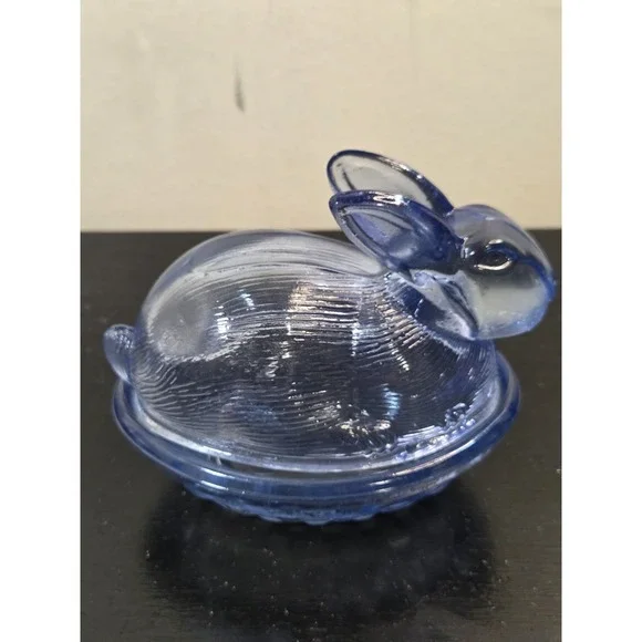 L E Smith Glass Bunny Candy Dish Blue Easter Rabbit On Nest Basket Trinket Dish - Picture 3 of 13